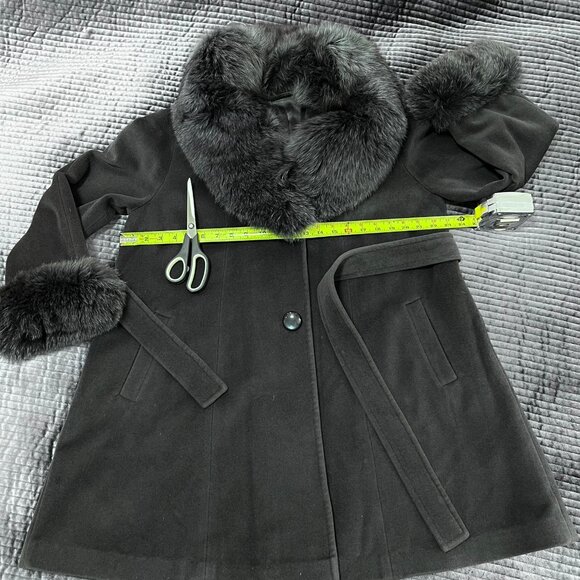 Woman cashemere/angora/wool short coat with arctic fox collar and cuffs - Picture 14 of 16